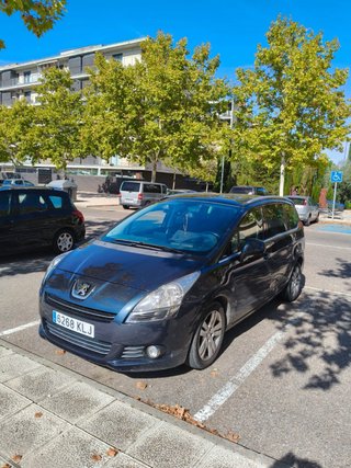 Peugeot 5008 2011