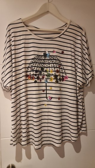Camiseta de rayas con estampado de paraguas