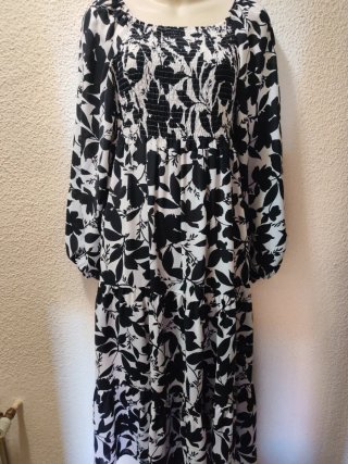 Vestido Estampado Floral Blanco y Negro