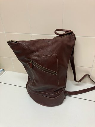 Bolso de piel y mochila