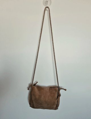Bolso bandolera de piel de ante Zara