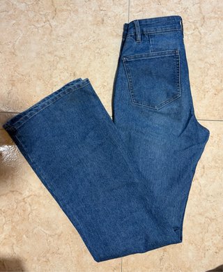 Pantalón vaquero flare