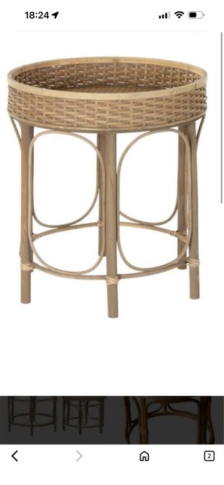 Mesa auxiliar de ratán IKEA