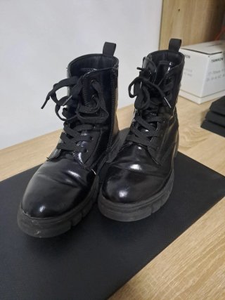 Botines de piel negros