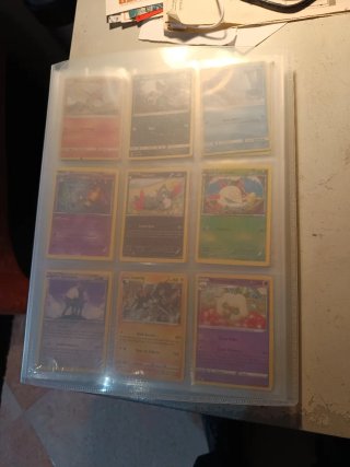 Álbum Pokémon con 264 cromos