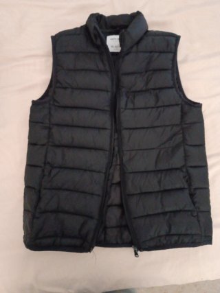 Chaleco acolchado negro para niño