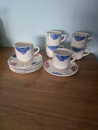 Juego de café de porcelana con flores