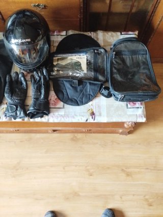 Set de Accesorios para Moto: Casco, Guantes y Bols