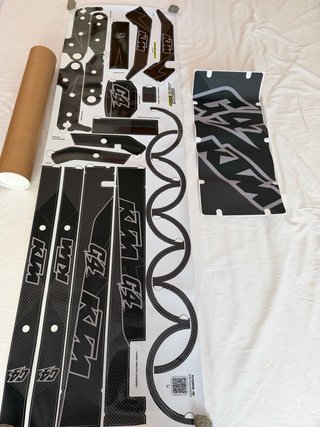 Vinilo Ktm Carbon de MyUrbanScoot para Kukirin G4