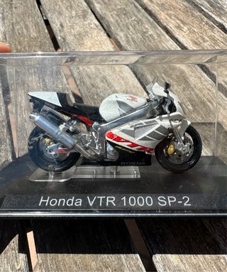 Moto de colección Honda VTR 1000 SP-2 escala 1/24