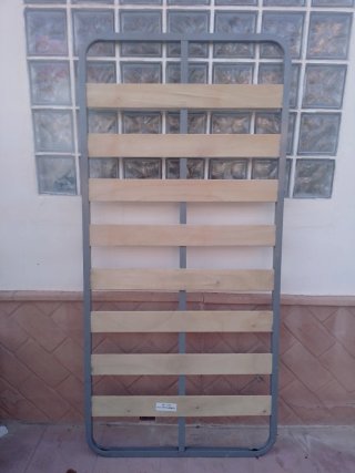 Somier individual de metal y madera