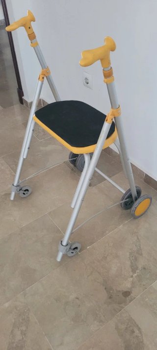 Andador con asiento , taca taca adulto