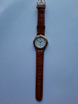 Reloj Lotus con correa de piel marrón