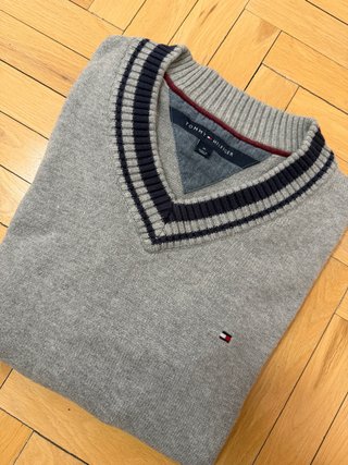 Jersey Tommy Hilfiger Cuello Pico Gris Talla M