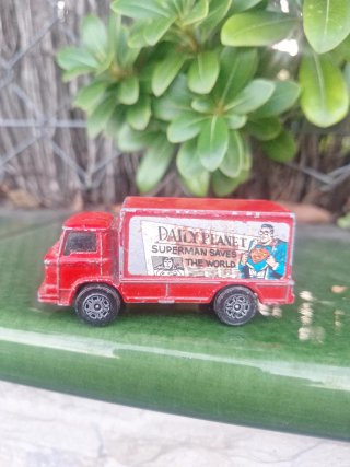Camión Corgi Junior Daily Planet 1/64