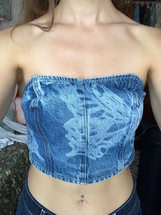 Top Denim con Estampado de Mariposas