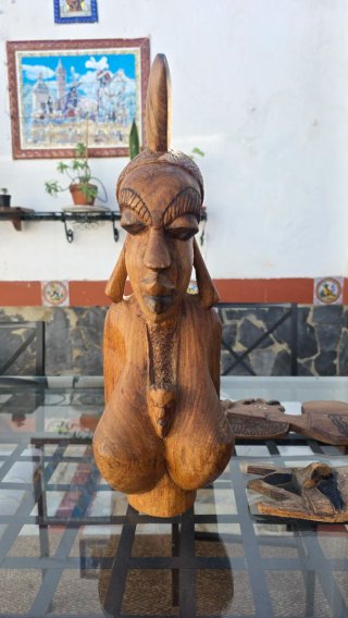 Busto y Máscara de Madera Tallada