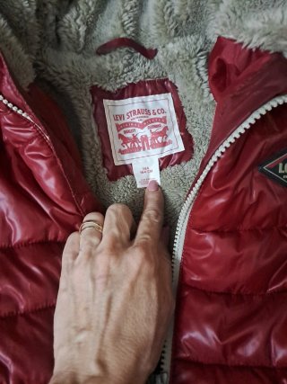 Abrigo Levi Strauss & Co. Rojo solo puesto 4 fines