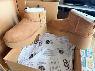 Botas UGG Classic Ultra Mini New Heights