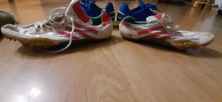 Bambas de clavos Adidas Adistar