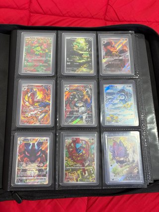 Colección de Cartas Pokémon en Álbum