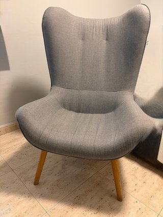 Sillón de tela gris