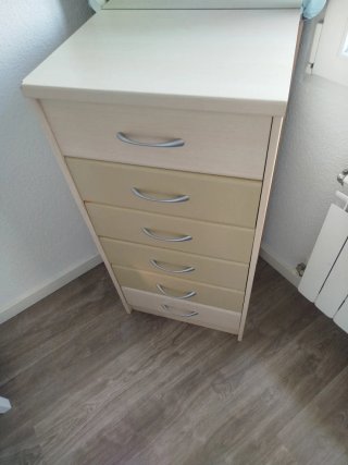 Cómoda de madera con 6 cajones