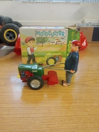 Motocultor de Juguete de Hojalata