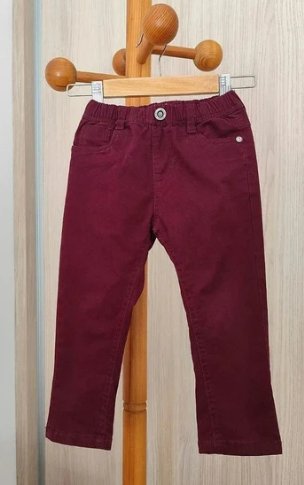 Pantalón color burdeos