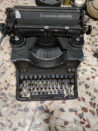 Máquina de escribir Hispano-Olivetti