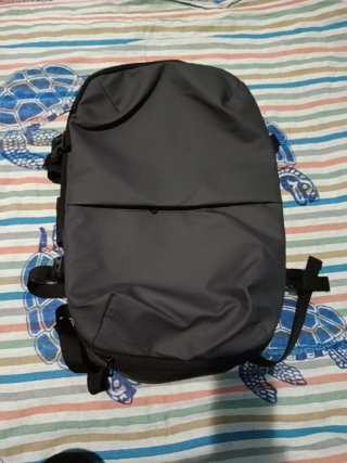 Mochila Gris Minimalista