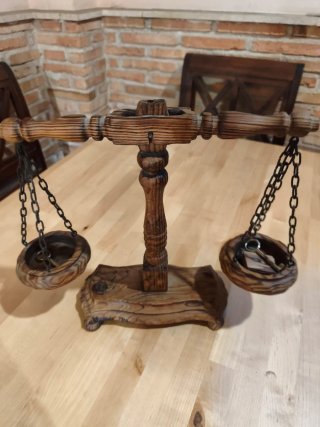 Balanza Antigua de Madera