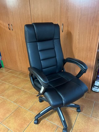 Silla de oficina negra