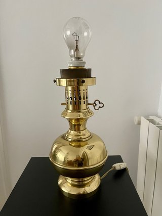 Lámpara de mesa antigua
