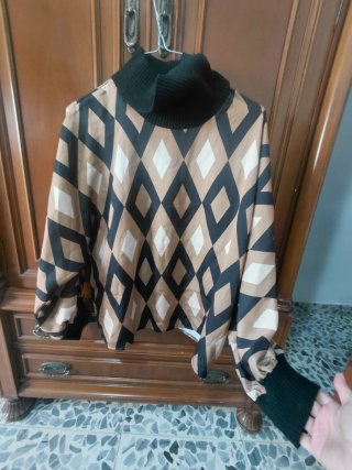 Camiseta con estampado de rombos