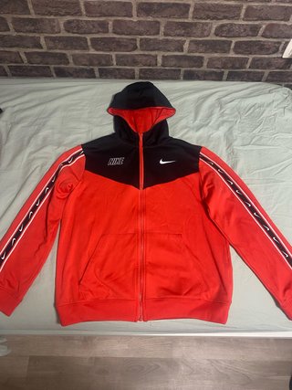 Sudadera Nike Naranja y Negra