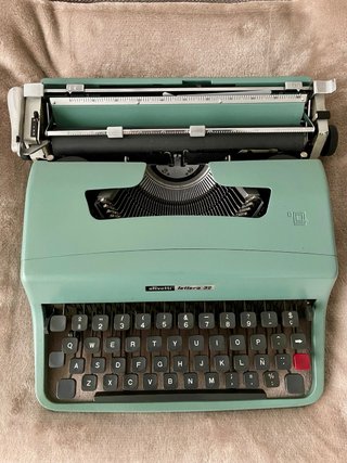 Máquina de escribir Olivetti Lettera 32