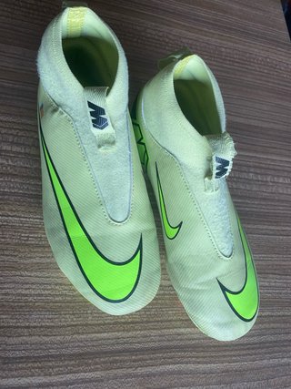 Botas de fútbol Nike sin cordones