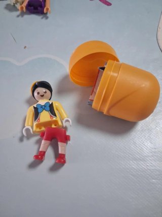 Figura Playmobil con cápsula sorpresa pinocho