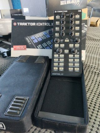 Controlador DJ Native Instruments Traktor X1