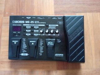 Pedalera multiefectos Boss ME-25
