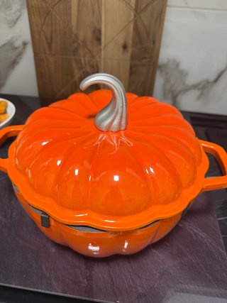 Olla de Hierro Fundido con Forma de Calabaza