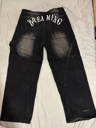 Pantalón vaquero negro con estampado