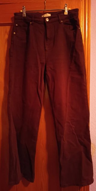 Pantalón de corte recto color marron