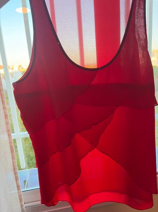 Conjunto de Falda y Blusa Roja y fular