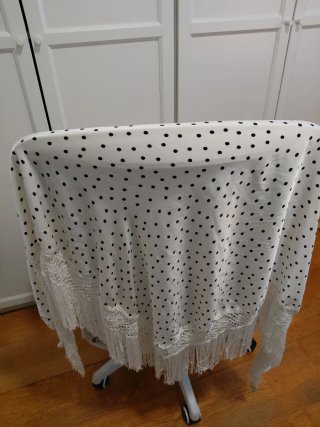 Chal Flamenco Blanco con Lunares Negros