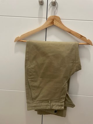 Pantalón chino beige