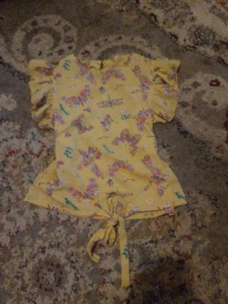 Camiseta Amarilla con Estampado