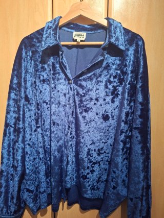 Blusa de terciopelo azul Bimba y Lola.