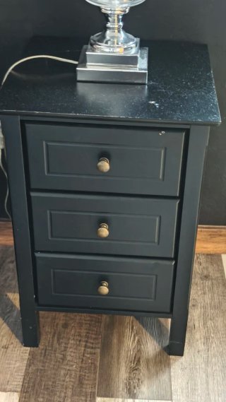 URGE VENTA | 2 mesitas de noche negras con tirado